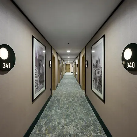 Radisson Budapart 酒店 4*