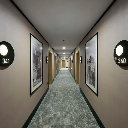 Radisson Budapart 酒店 4*